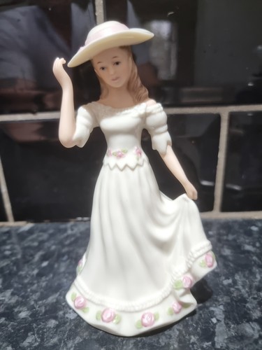 Beautiful lady figurine - , ,regal