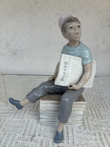 Porcelain figure nao lladro - porcelain,