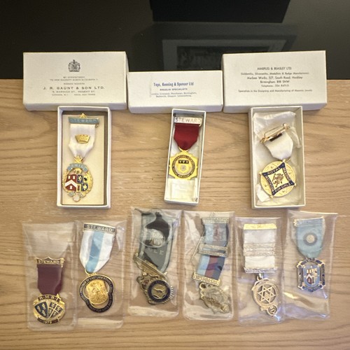 Medals jewels r - /,