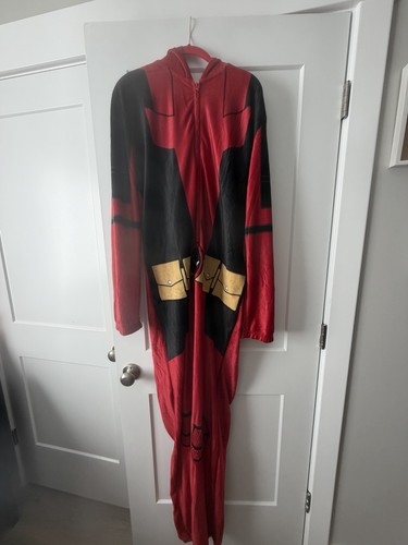 Bioworld deadpool hooded full - bioworld,