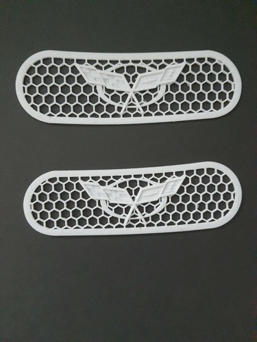 Side vent grilles - side,