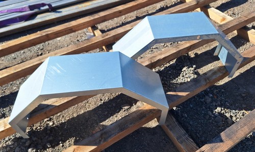 Pair trailer steels - of,