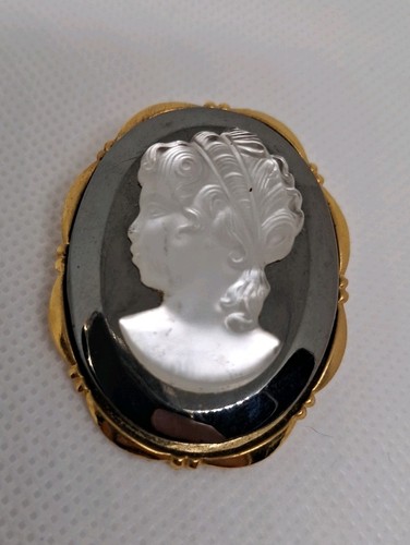 Vintage cameo brooch - cameo, glass