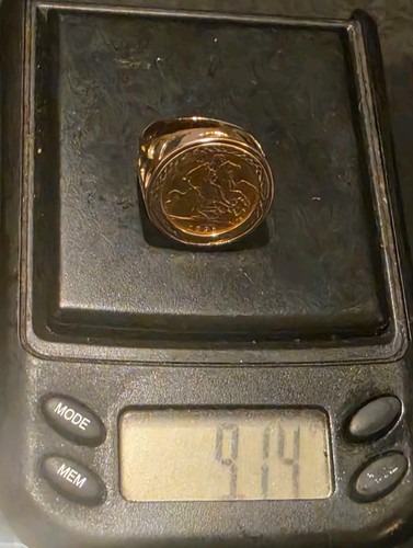 9ct gold 22ct half sovereign - 22ct,
