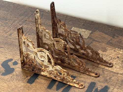 Trio vintage cast - of,