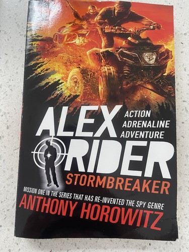Anthony horowitz storm breaker - horowitz,