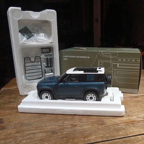 Land rover defender 90 - 1:18,