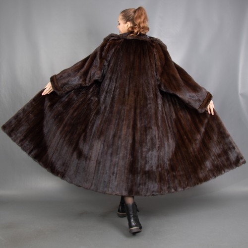 18065 glamorous real - glamorous, mink