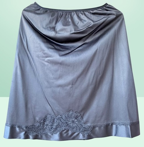Ladies vtg michael black - st,