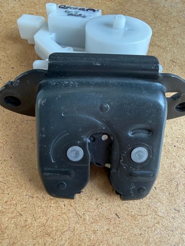 Nissan qashqai tailgate boot - nissan,