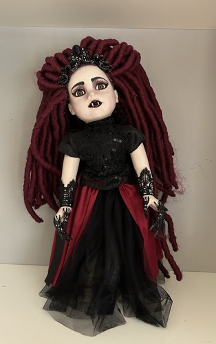 Ooak vinyl gothic - 18”,