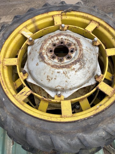 Tractor rowcrop wheels 3 - tractor, 8.3/8
