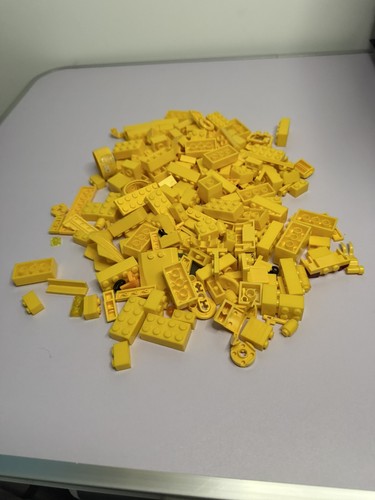 200 lego yellow bricks plates - 200*,