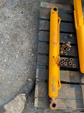 Main loader lift ram / hydraulic cylinder   X JCB 2CX Airmaster     £375+VAT