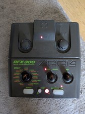 ZOOM RFX-300 DIGITAL REVERB & MULTI EFFECT PEDAL WORKING-EXC CONDITION