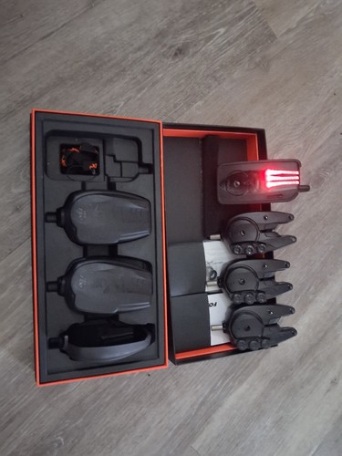 Fox rod presentation - fox, 3-rod