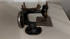 Collectable Antique Miniature Singer Sewing Machine No 20. All moving parts work