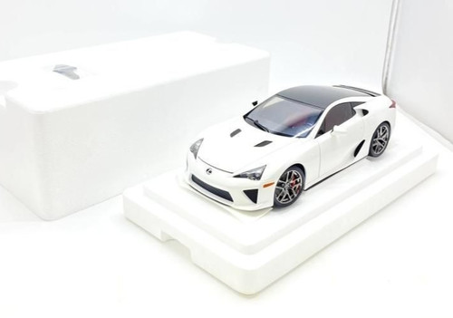 Autoart lexus lfa white - 1/18,
