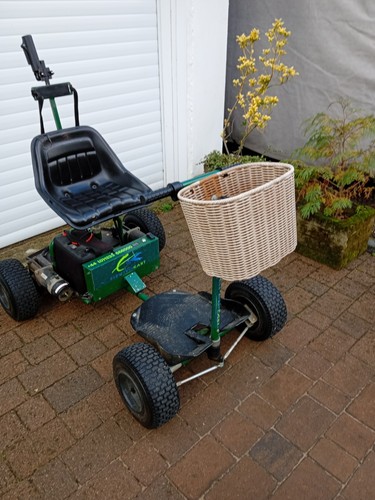 Single seater electric golf - seater,