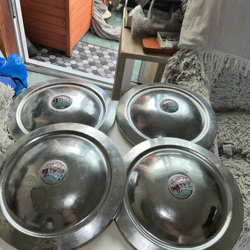 Triumph hub caps - solid,,