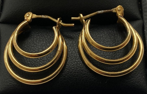 Beautiful pair 9ct gold - beautiful,