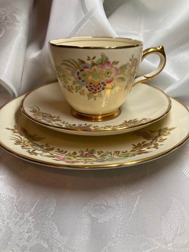 Vintage cups saucers trio - cups+saucers,, trio's