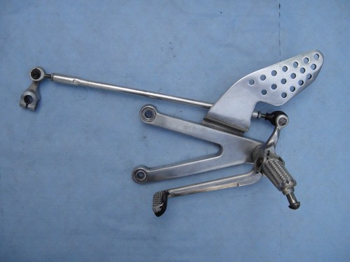 Yamaha footrest left - 04,