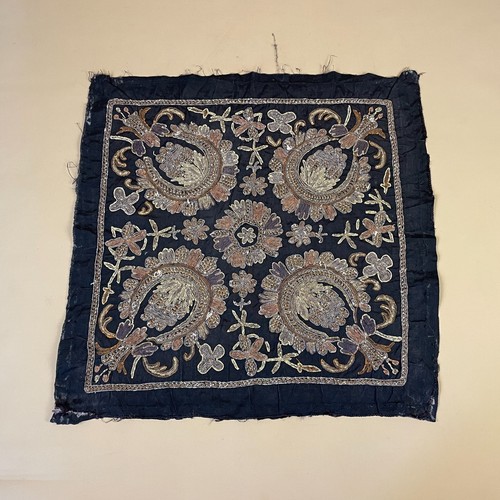 Vintage hand embroidered - hand,
