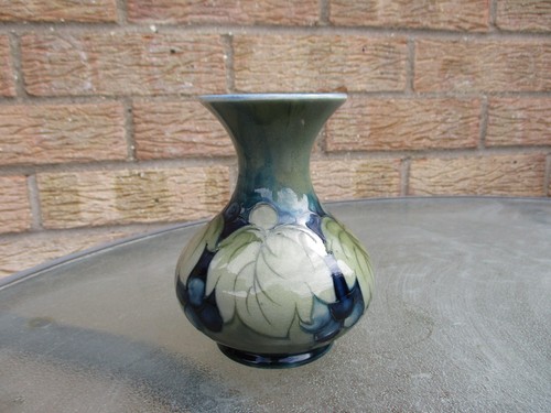 Moorcroft celadon green leaf - ,