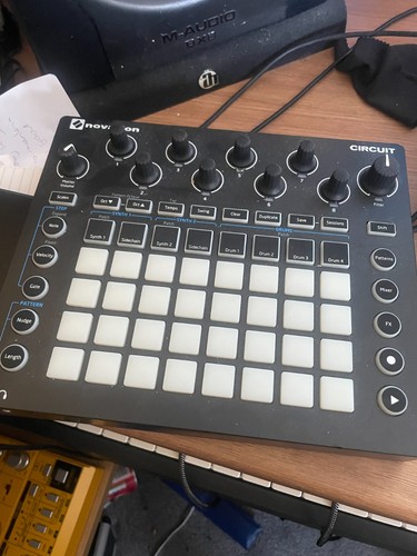 Novation circuit groovebox - circuit,