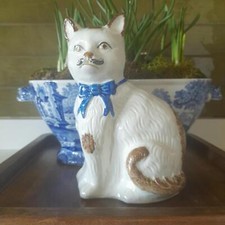 Staffordshire Single Right sided cat figurine
