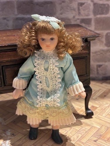 Dolls house scale - 1/12,