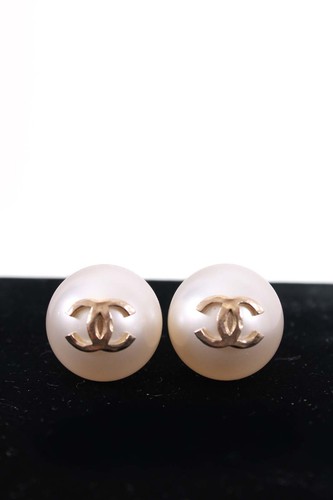 Chanel faux pearl earrings - faux,