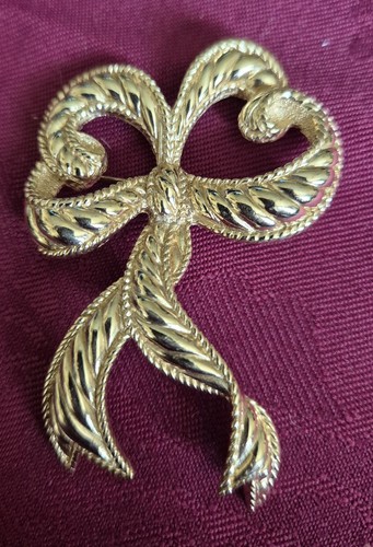 Christian dior brooch a - in,