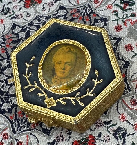 Estée lauder royal - royal, enamel