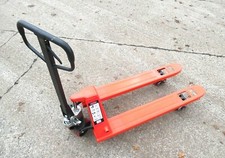 HAND PUMP PALLET TRUCK FOR