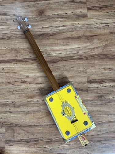 Cigar box guitar - cigar,