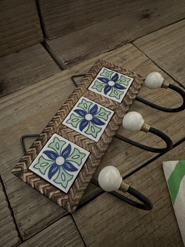 Mango wood wall - wood, ceramic