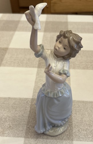 Lladro nao girl with dove - lladro,