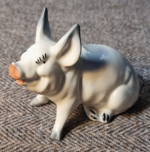 Vintage beswick sitting pig - beswick,