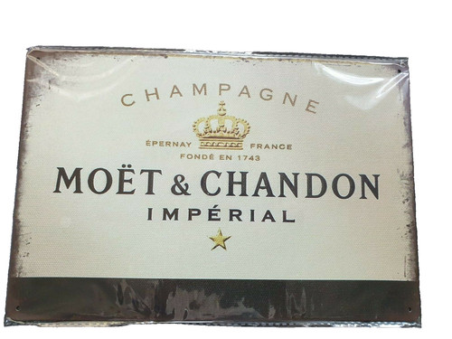 Moet chandon champagne - chandon,