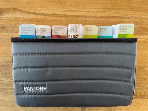Pantone colour guide studio - guide,