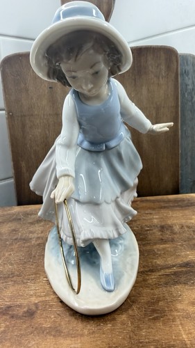 Nao lladró girl with hoop - nao,