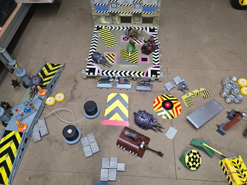 Bbc robot wars - wars, figures