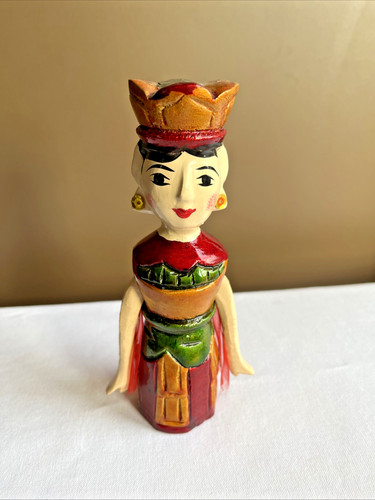 Vietnamese water puppet female - water,