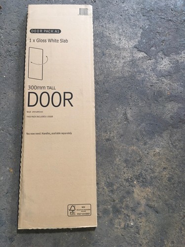 Kitchens 300mm door - b&q,