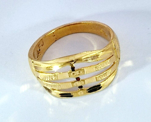 22ct yellow gold solid - 22ct,