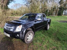 Black Isuzu Rodeo 4x4 2.5td