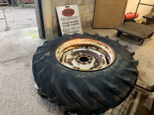 Single rear wheel - tyre, 16.9