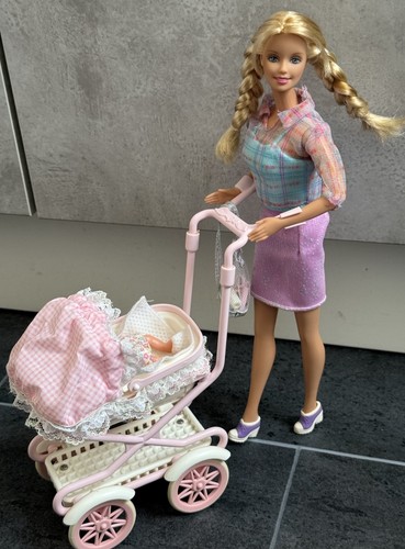 Barbie walking running baby - walking,